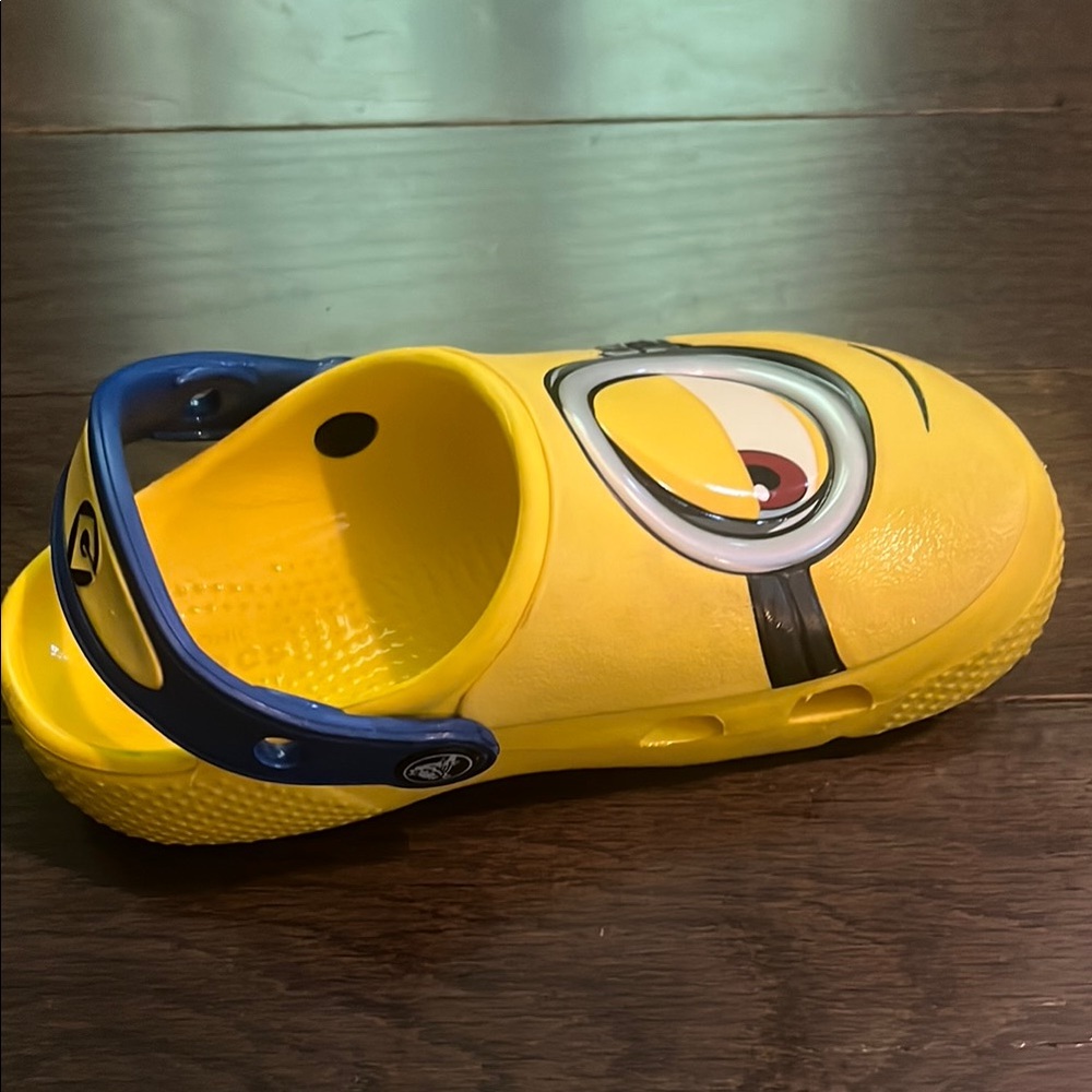 Kids Minion Yellow Crocs 11C - Picture 11 of 12